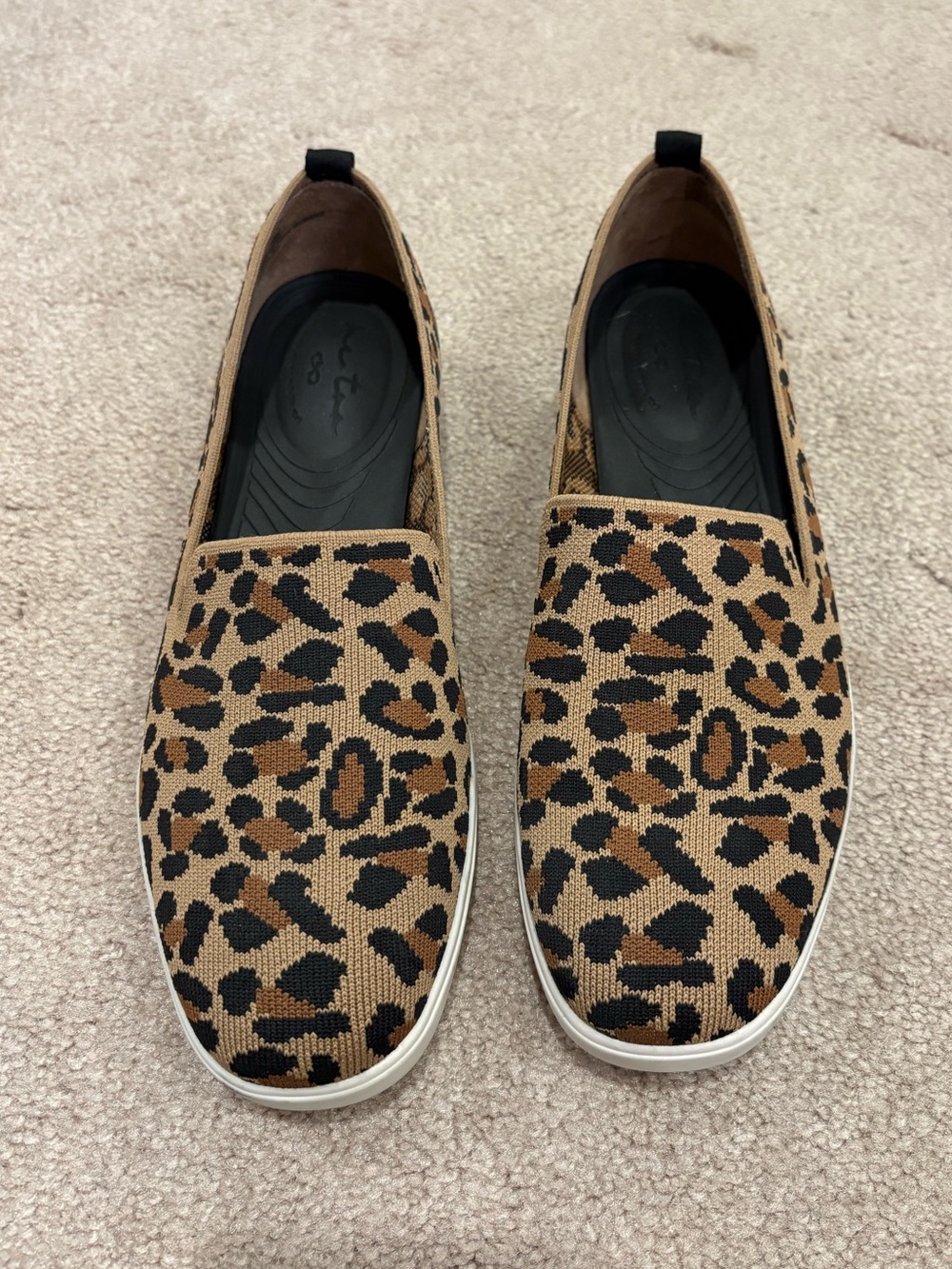 Women’s Me Too brand leopard print slip-on shoes size 10